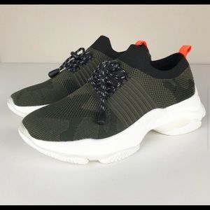 STEVE MADDEN Myles Camo Sneaker